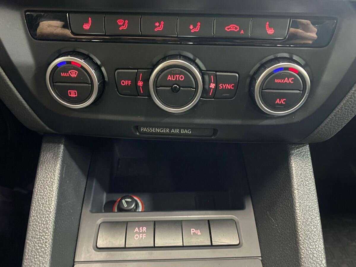 Volkswagen Jetta с пробегом — 2013 год. Фото: #12