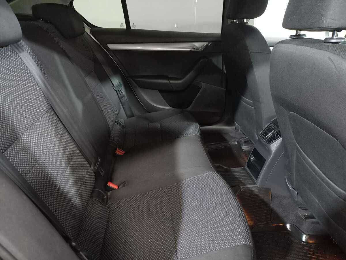 Skoda Octavia с пробегом — 2015 год. Фото: #10