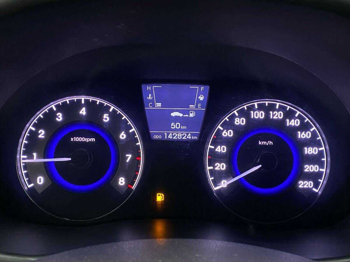 Hyundai Solaris с пробегом — 2012 год. Фото: #12