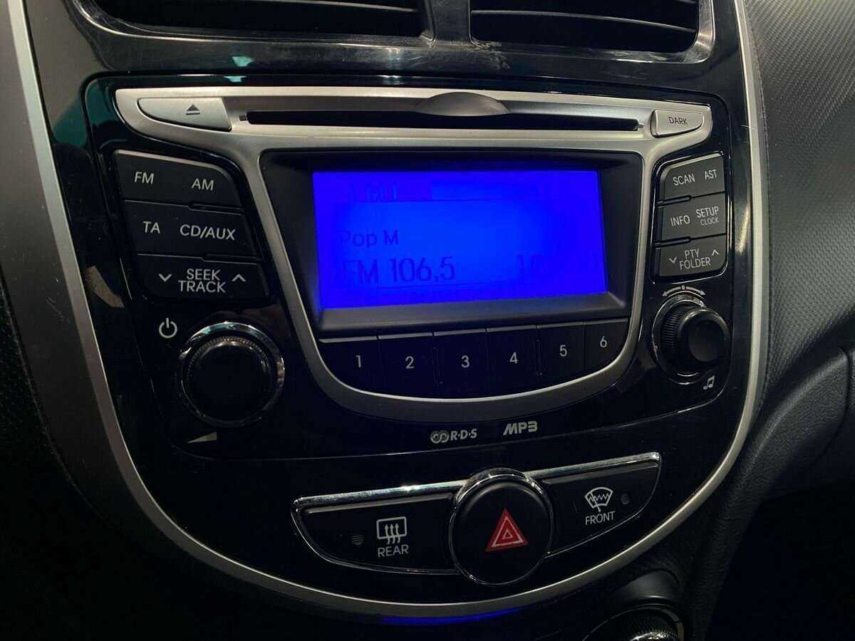 Hyundai Solaris с пробегом — 2012 год. Фото: #13