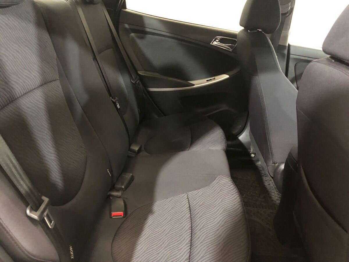 Hyundai Solaris с пробегом — 2014 год. Фото: #10