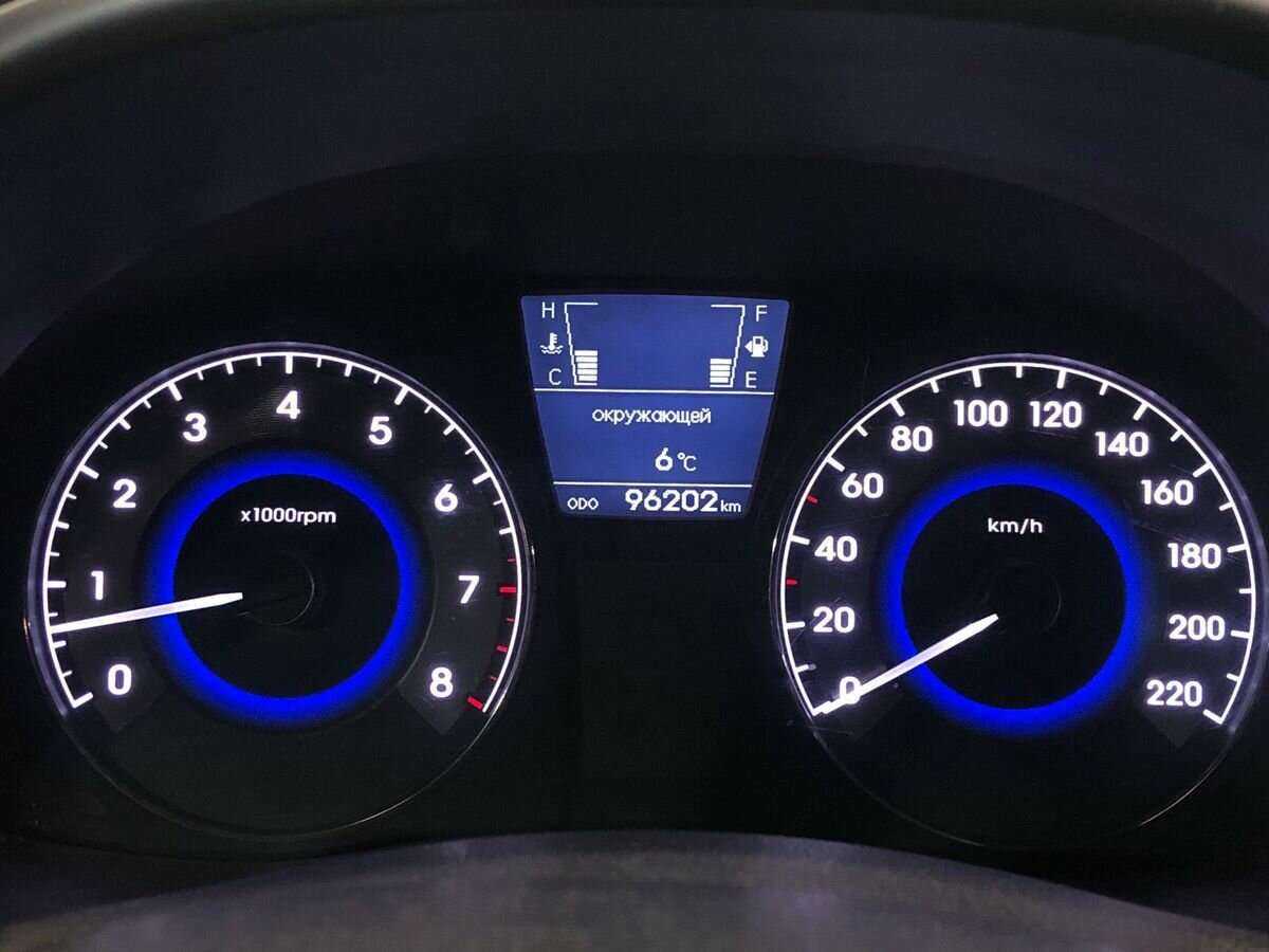 Hyundai Solaris с пробегом — 2014 год. Фото: #11