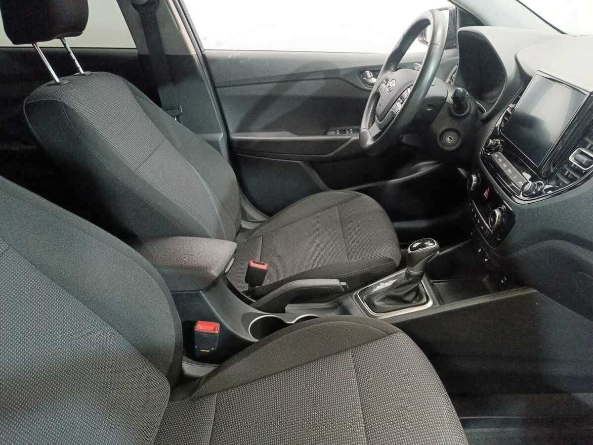 Hyundai Solaris с пробегом — 2020 год. Фото: #9