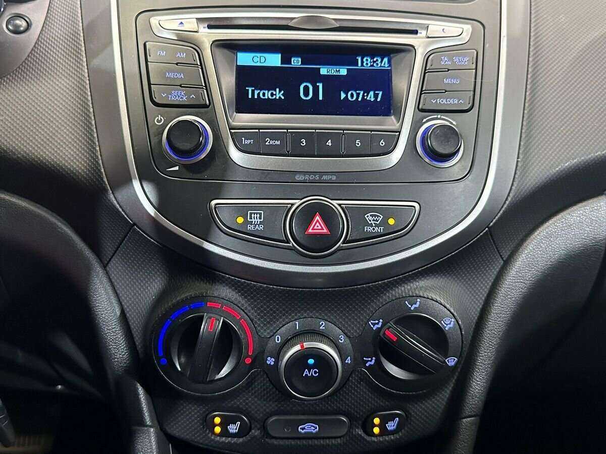 Hyundai Solaris с пробегом — 2015 год. Фото: #12