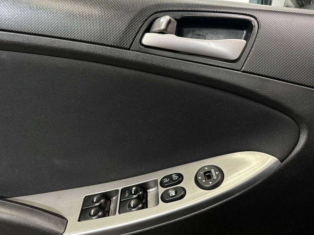 Hyundai Solaris с пробегом — 2015 год. Фото: #13