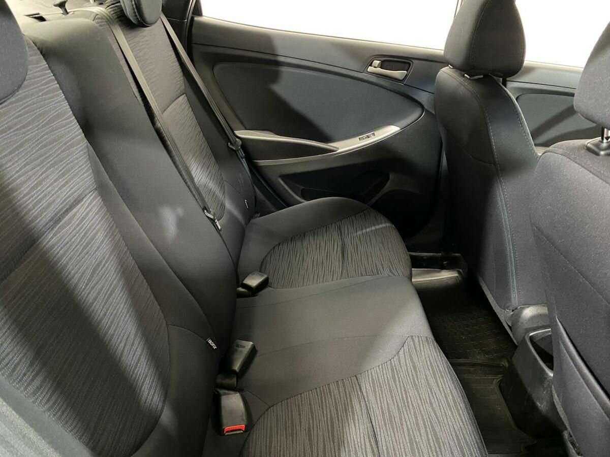 Hyundai Solaris с пробегом — 2015 год. Фото: #10