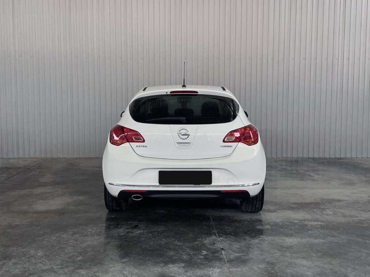 Opel Astra с пробегом — 2012 год. Фото: #5