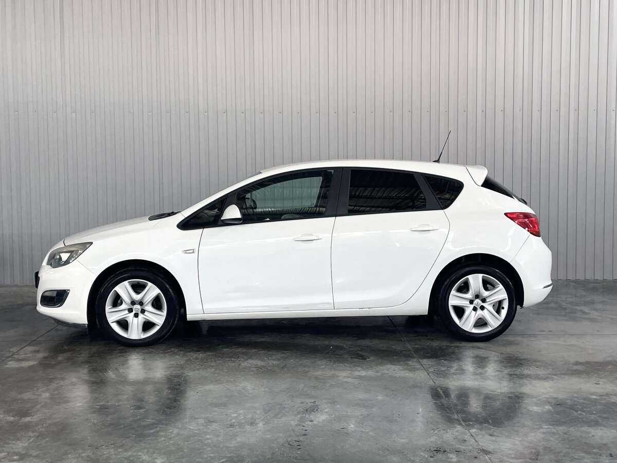 Opel Astra с пробегом — 2012 год. Фото: #7