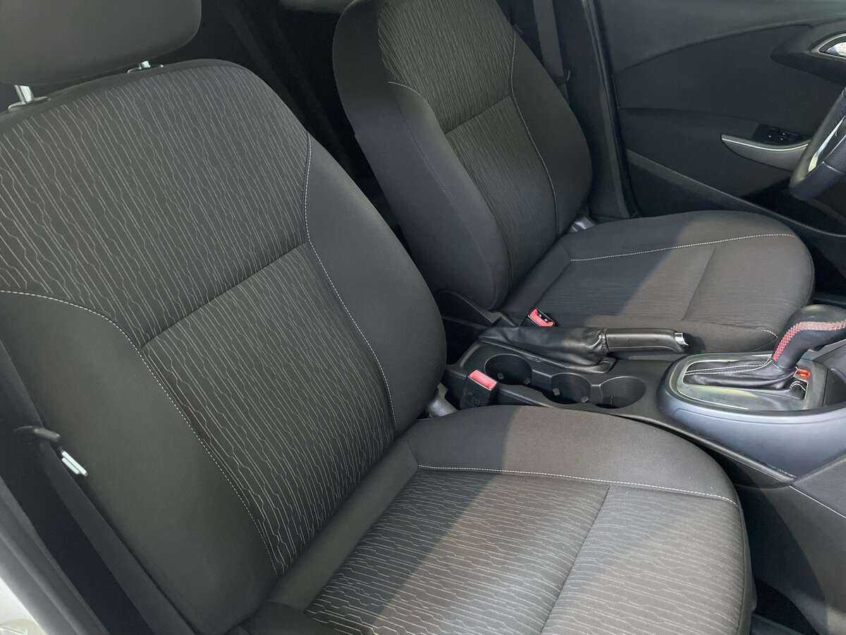 Opel Astra с пробегом — 2012 год. Фото: #17