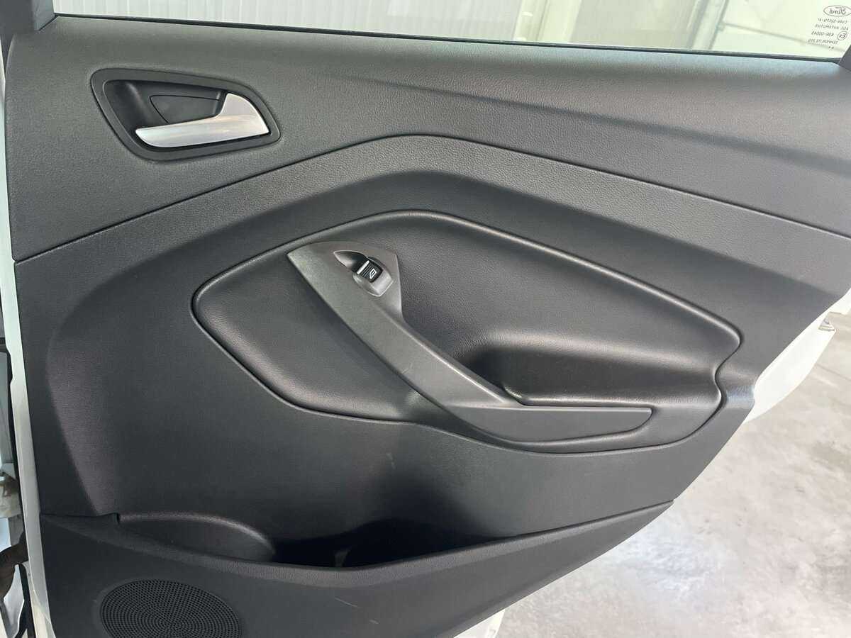 Ford Kuga с пробегом — 2015 год. Фото: #22