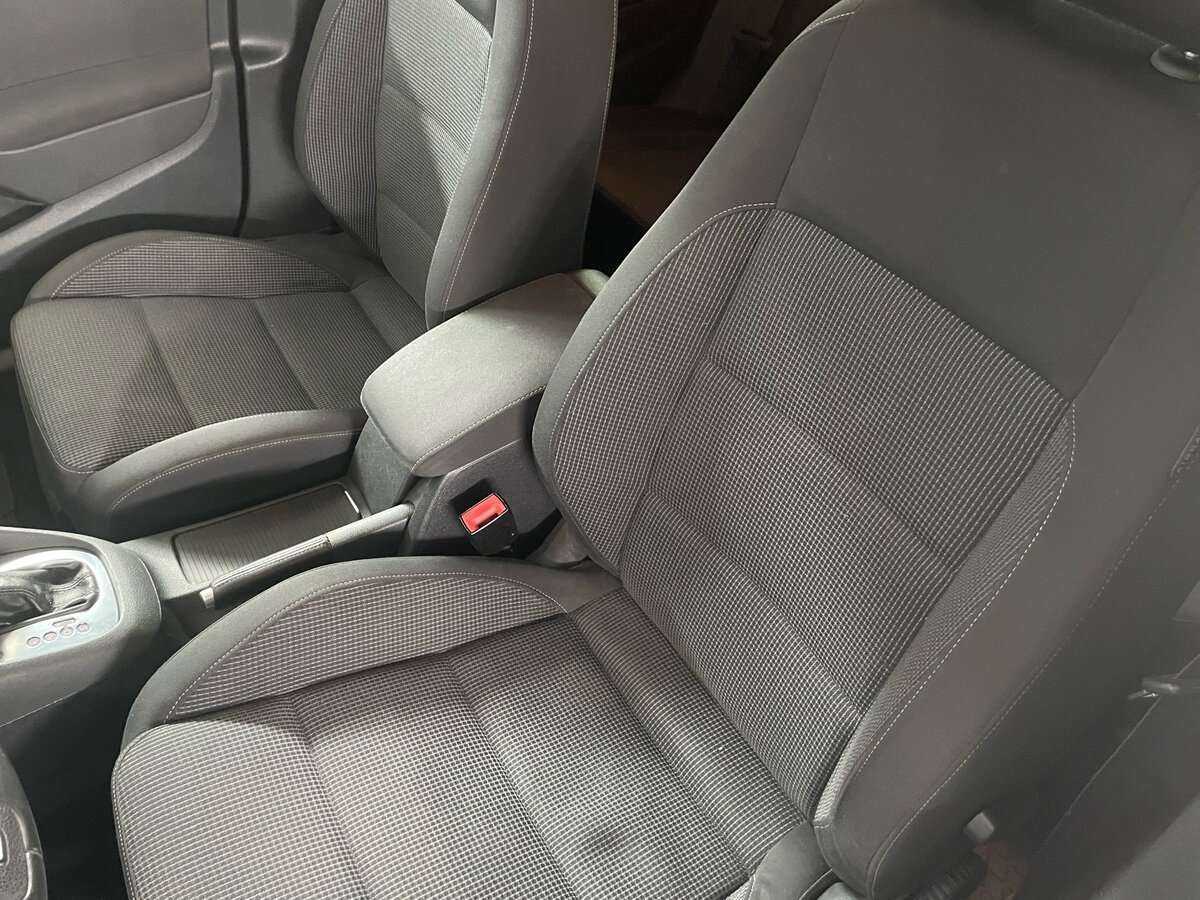 Volkswagen Golf с пробегом — 2012 год. Фото: #15