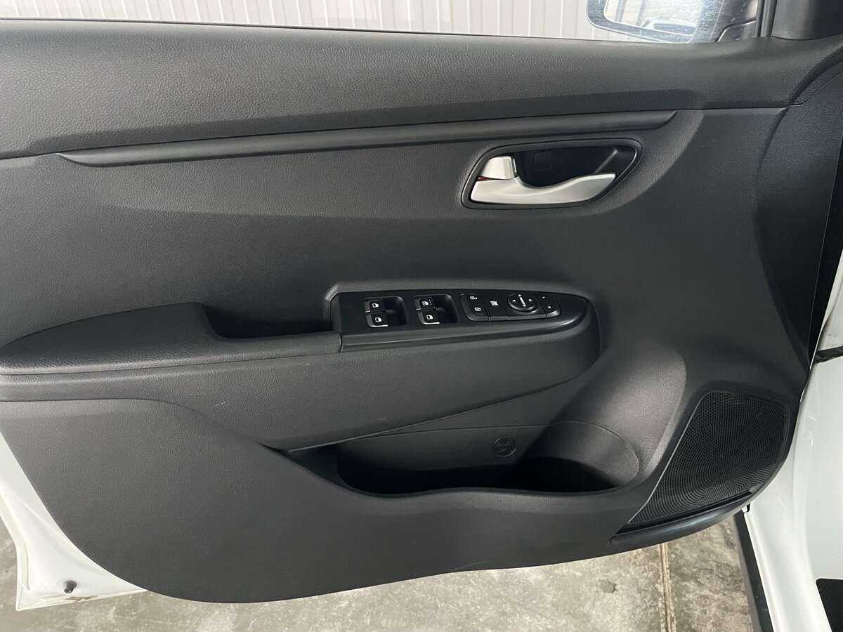 Kia Rio с пробегом — 2018 год. Фото: #18