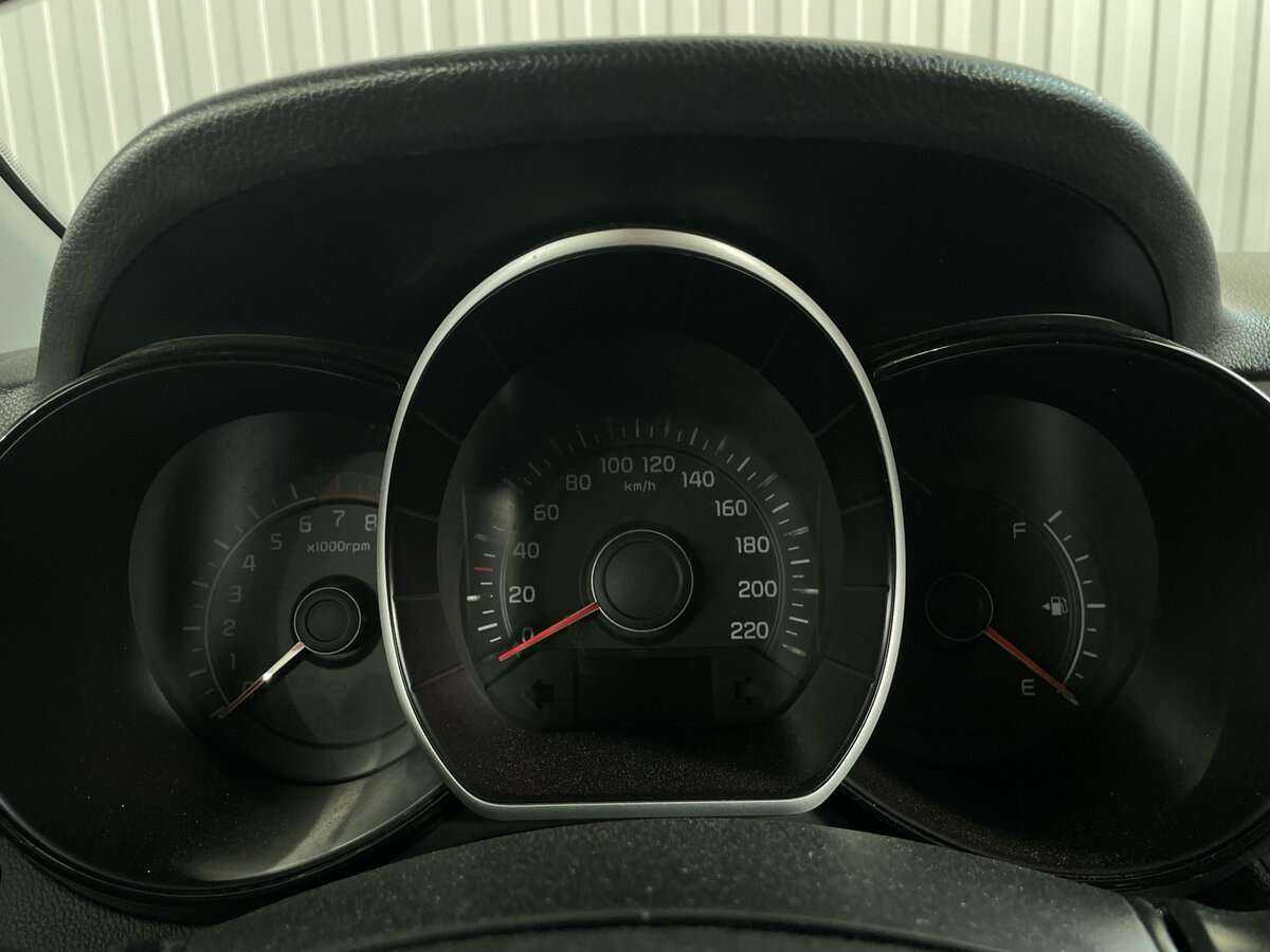 Kia Rio с пробегом — 2015 год. Фото: #12