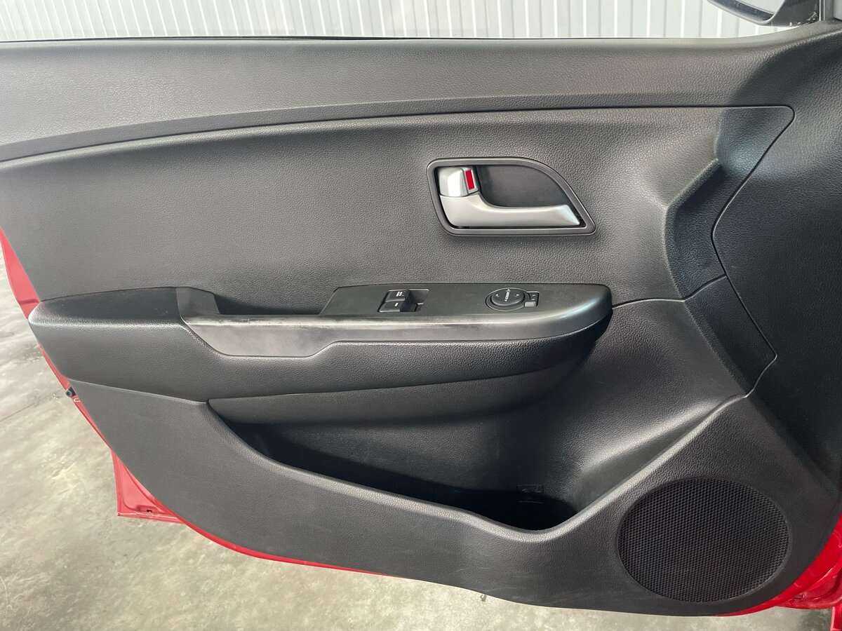 Kia Rio с пробегом — 2015 год. Фото: #20