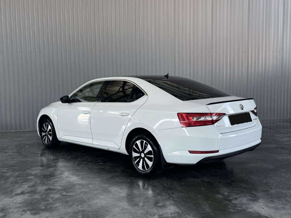 Skoda Superb с пробегом — 2015 год. Фото: #6
