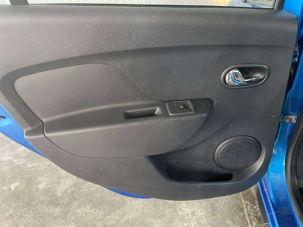 Renault Sandero с пробегом — 2018 год. Фото: #16