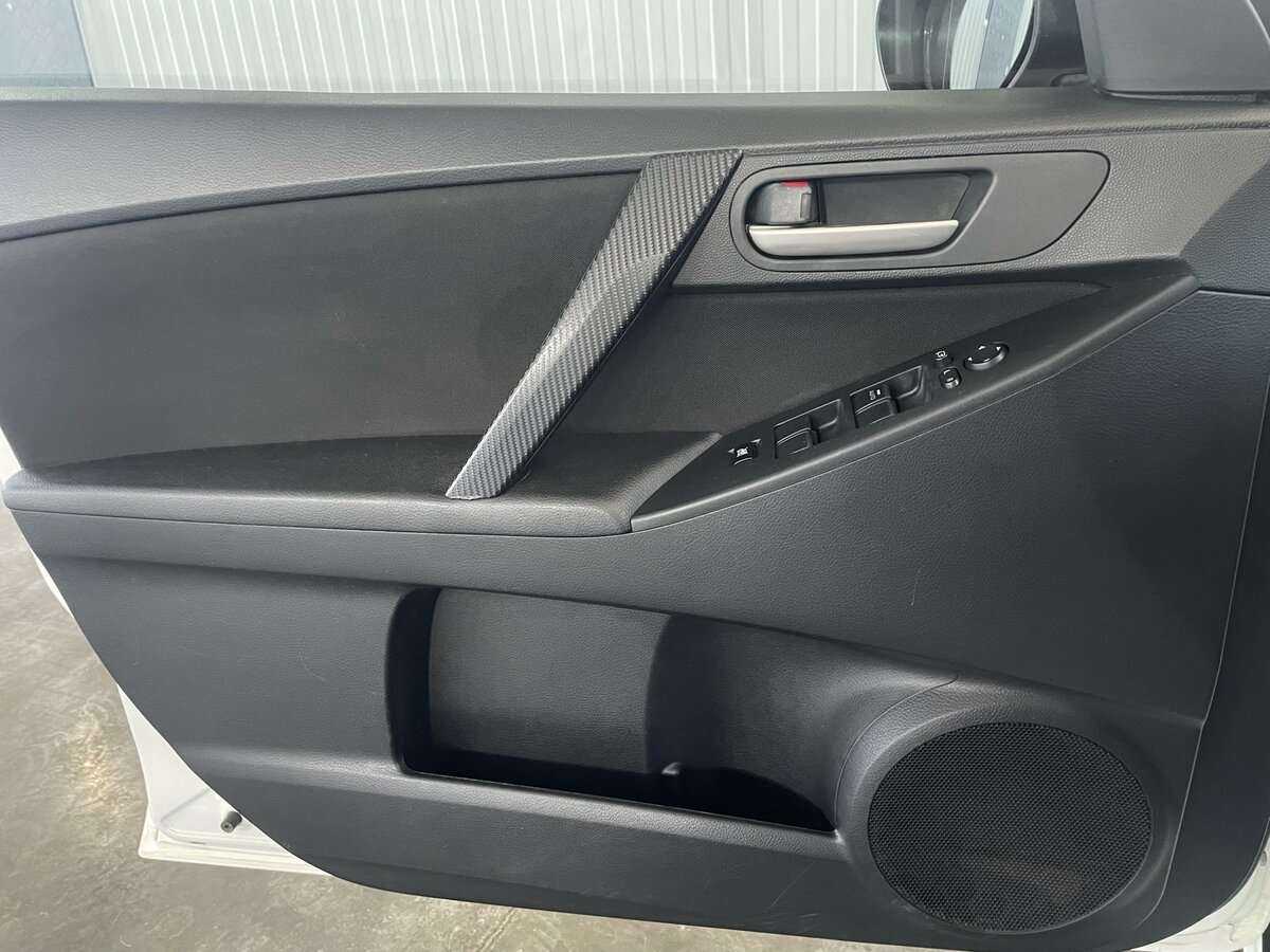 Mazda 3 с пробегом — 2012 год. Фото: #17