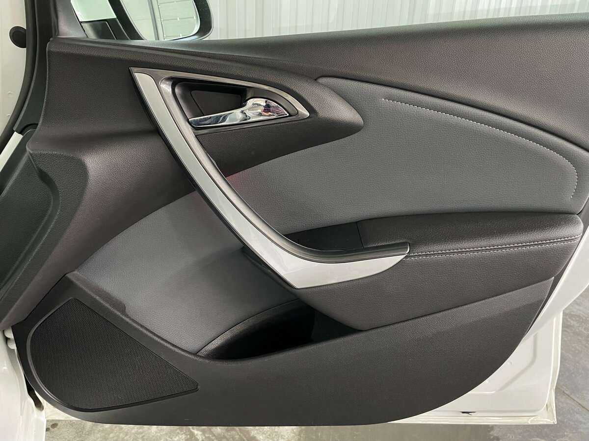 Opel Astra с пробегом — 2014 год. Фото: #21