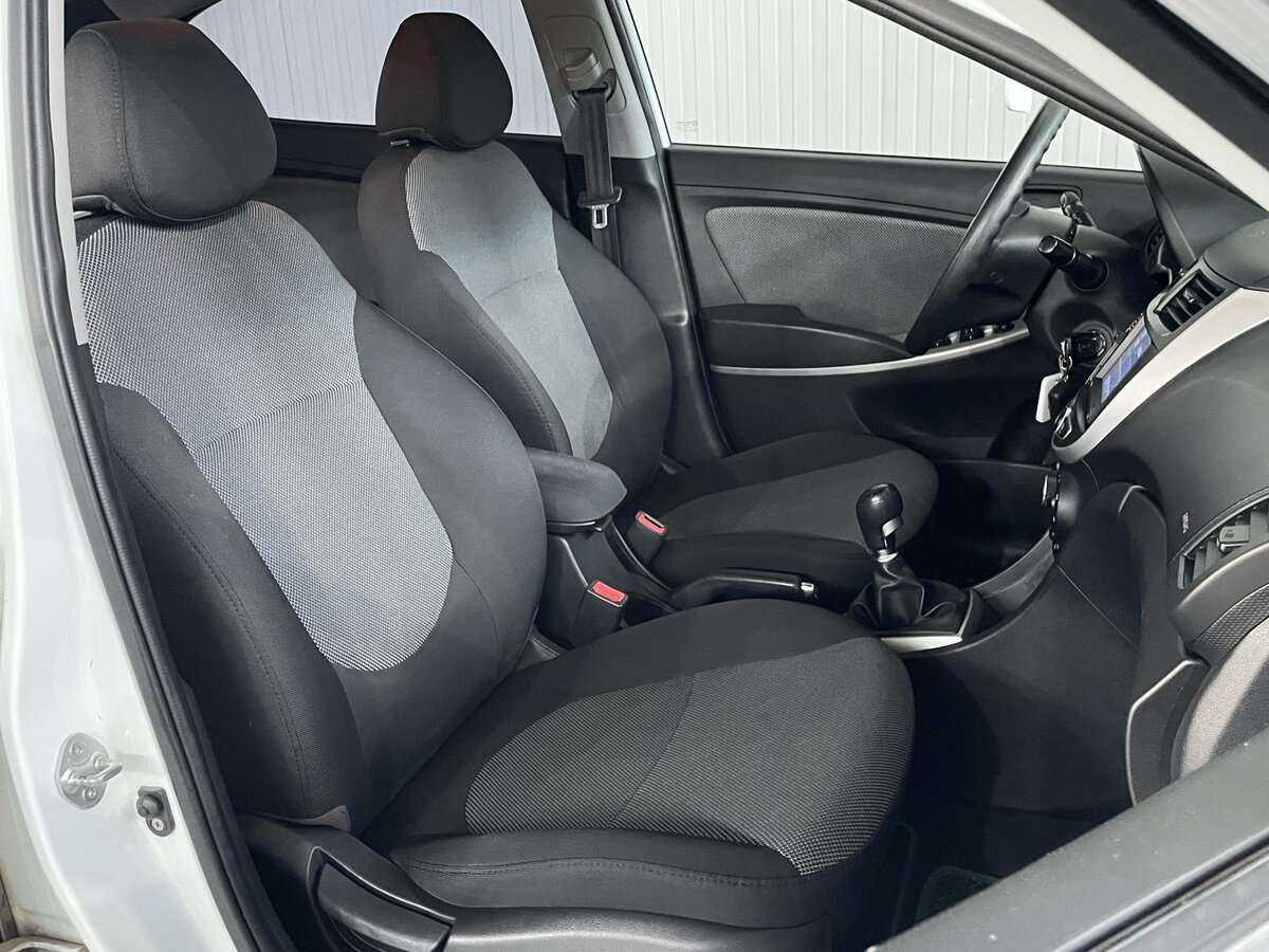 Hyundai Solaris с пробегом — 2013 год. Фото: #14