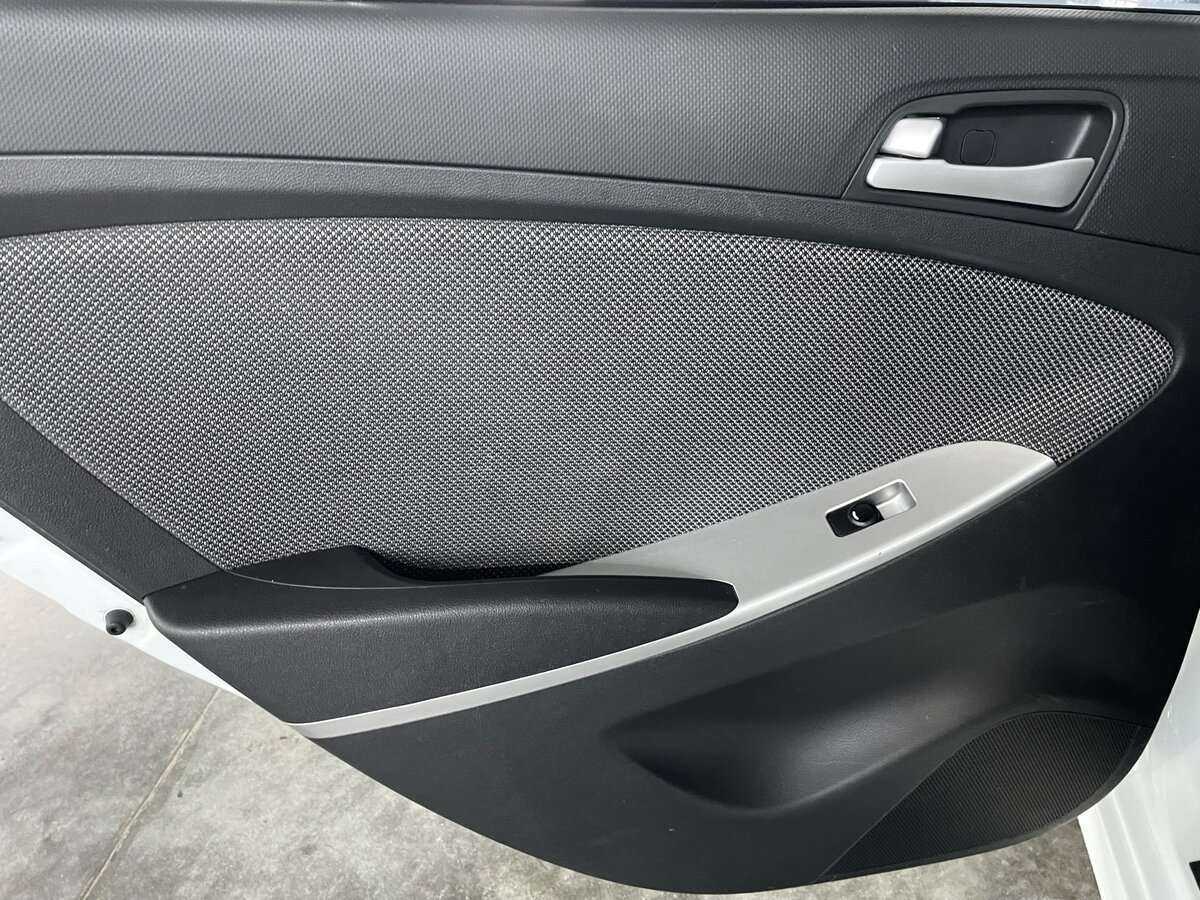 Hyundai Solaris с пробегом — 2013 год. Фото: #18