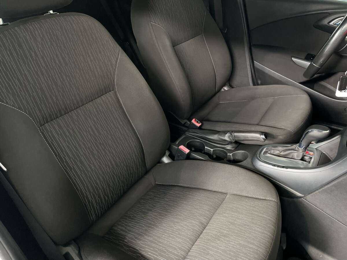 Opel Astra с пробегом — 2013 год. Фото: #14