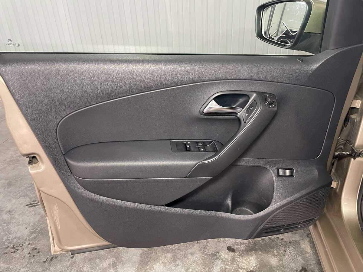 Volkswagen Polo с пробегом — 2016 год. Фото: #16