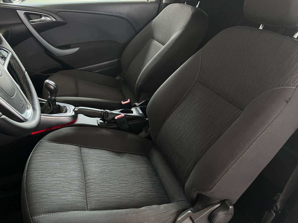 Opel Astra с пробегом — 2012 год. Фото: #13