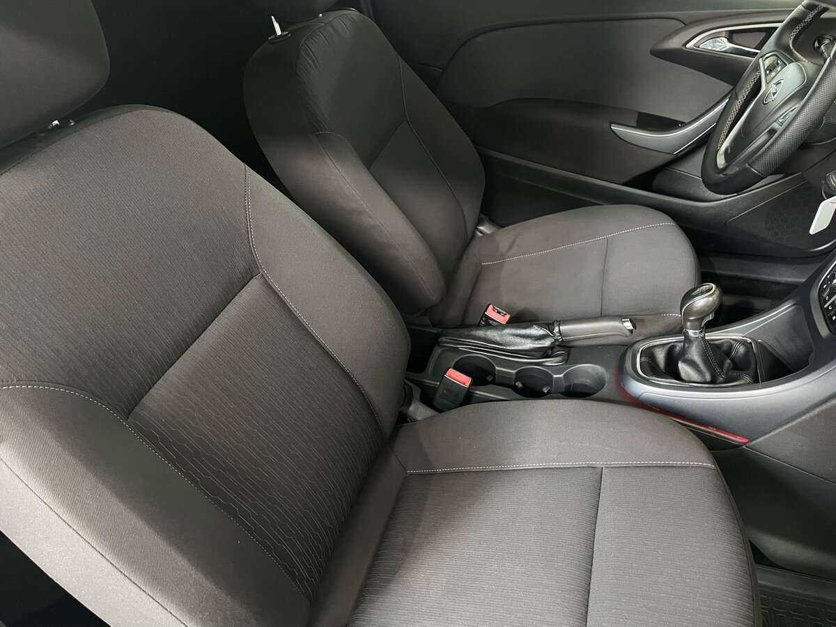 Opel Astra с пробегом — 2012 год. Фото: #15