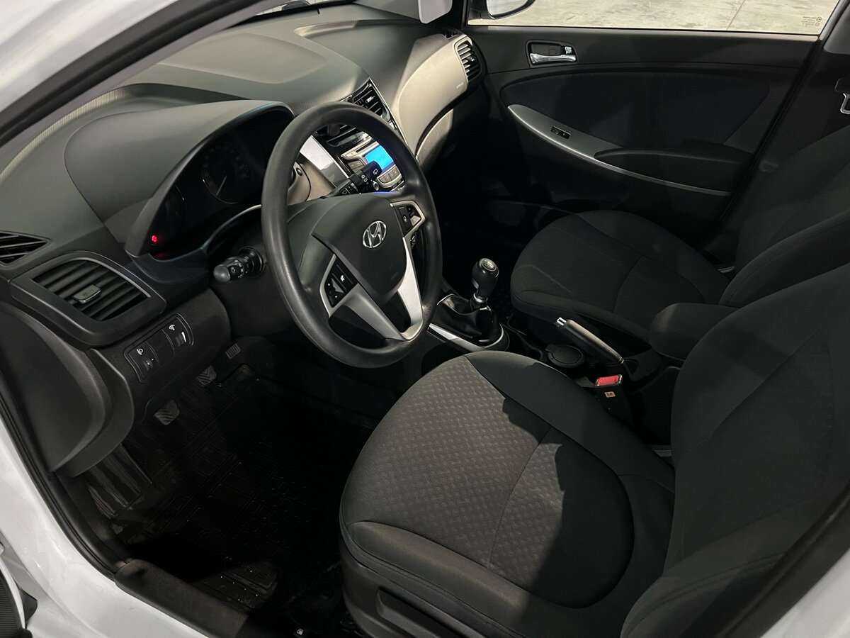 Hyundai Solaris с пробегом — 2014 год. Фото: #9