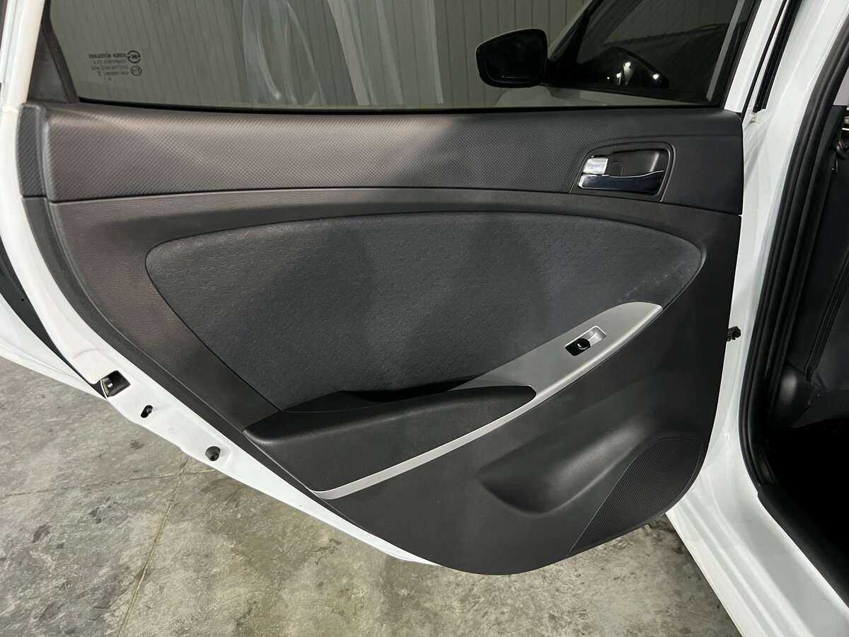 Hyundai Solaris с пробегом — 2014 год. Фото: #12