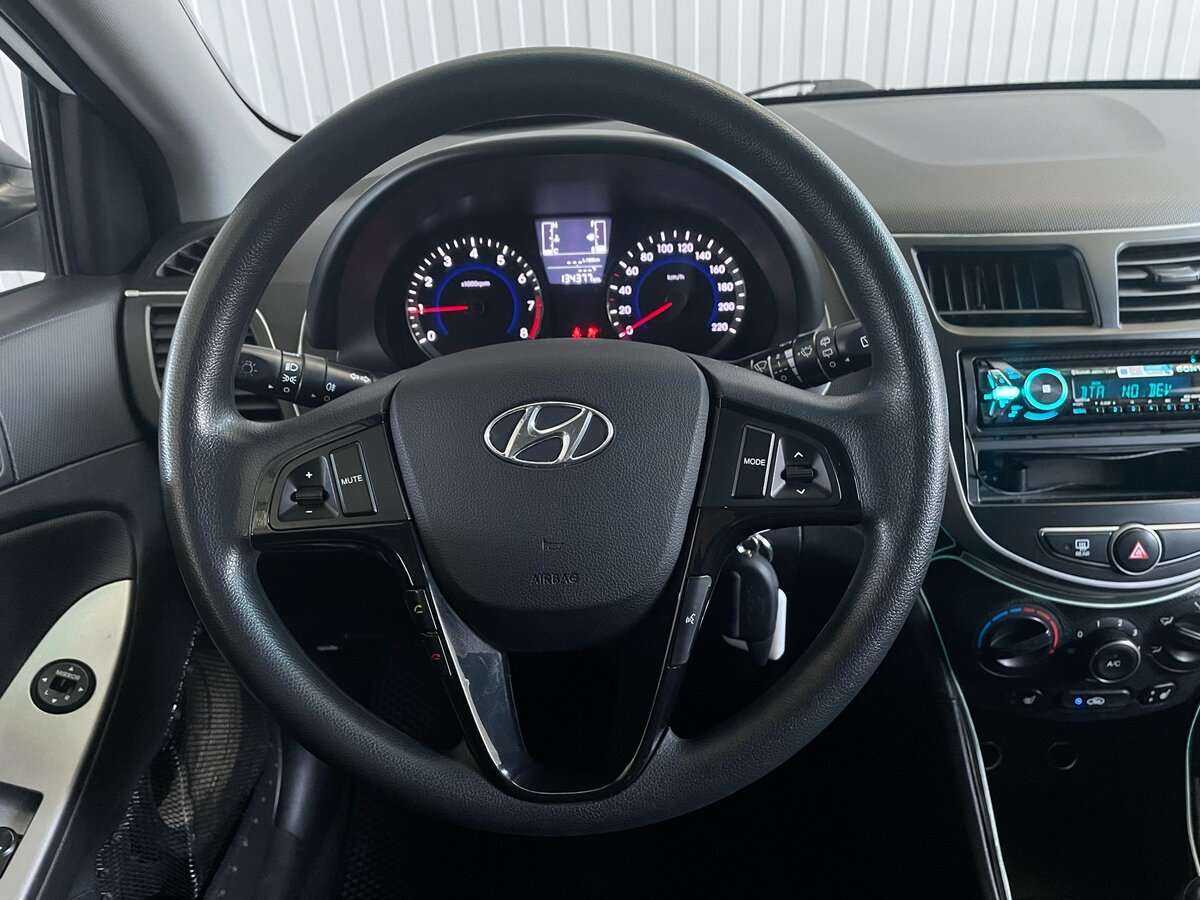 Hyundai Solaris с пробегом — 2014 год. Фото: #9