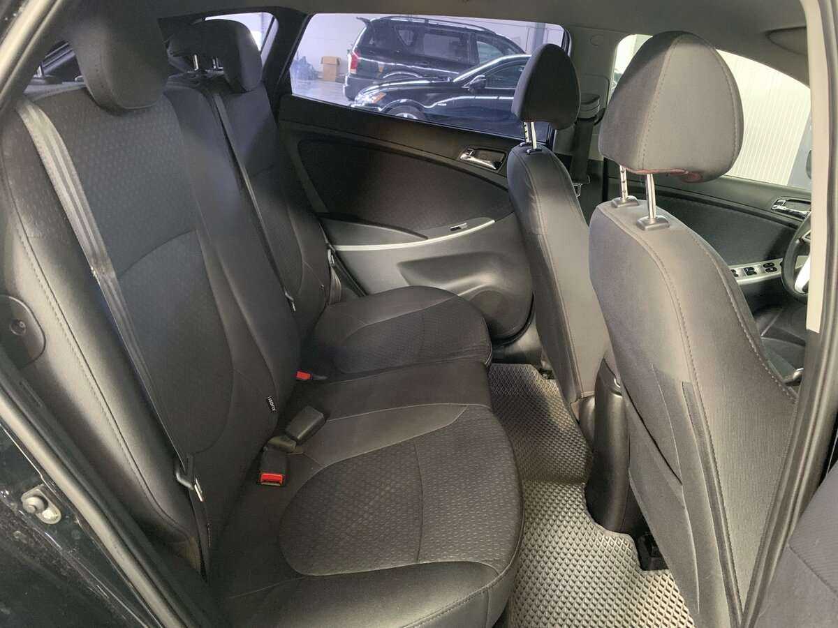 Hyundai Solaris с пробегом — 2012 год. Фото: #11