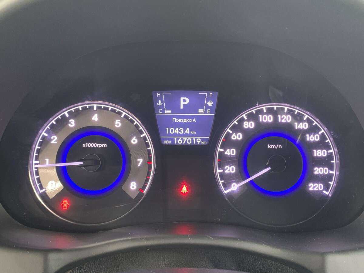 Hyundai Solaris с пробегом — 2012 год. Фото: #13