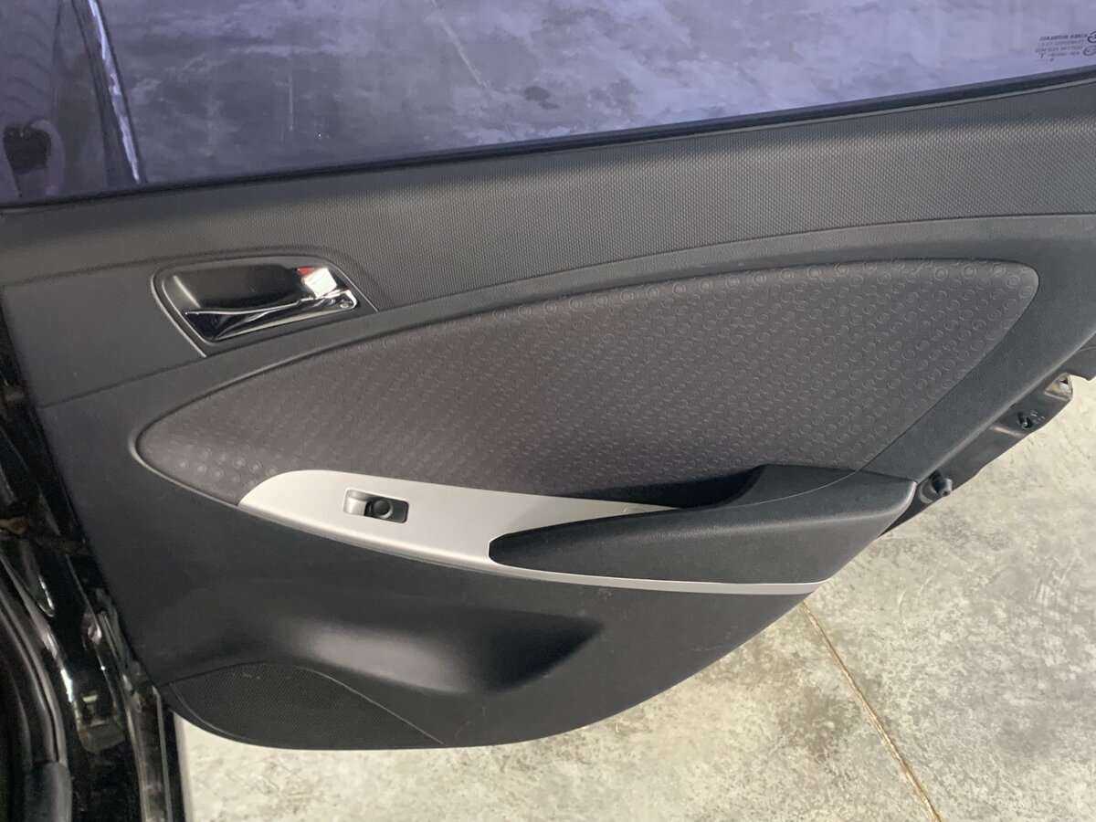 Hyundai Solaris с пробегом — 2012 год. Фото: #17