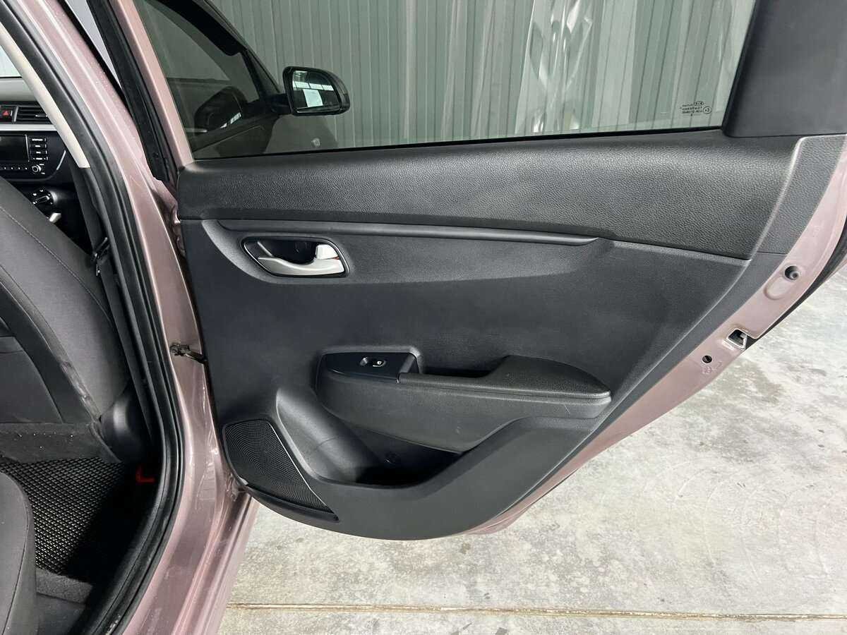 Kia Rio с пробегом — 2018 год. Фото: #18