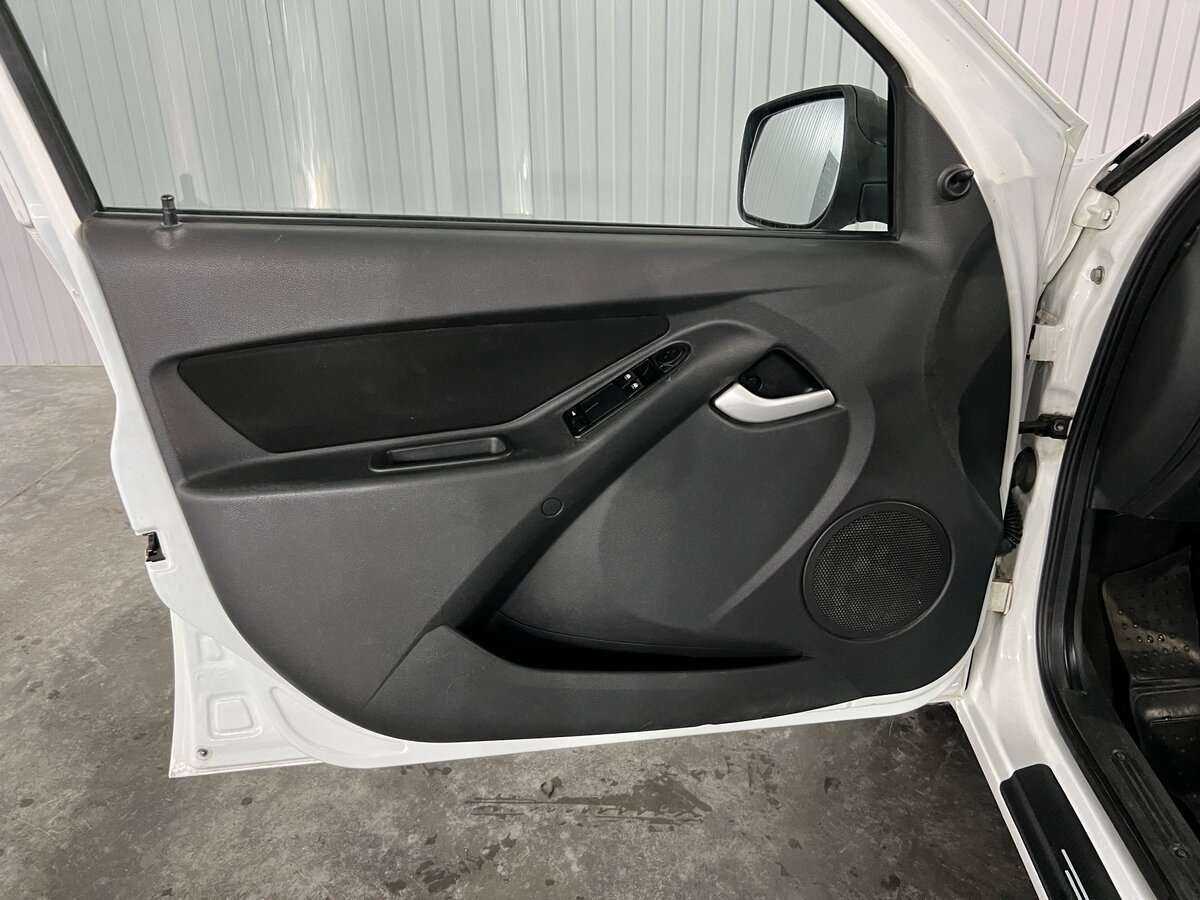 Lada (ВАЗ) Kalina с пробегом — 2015 год. Фото: #8