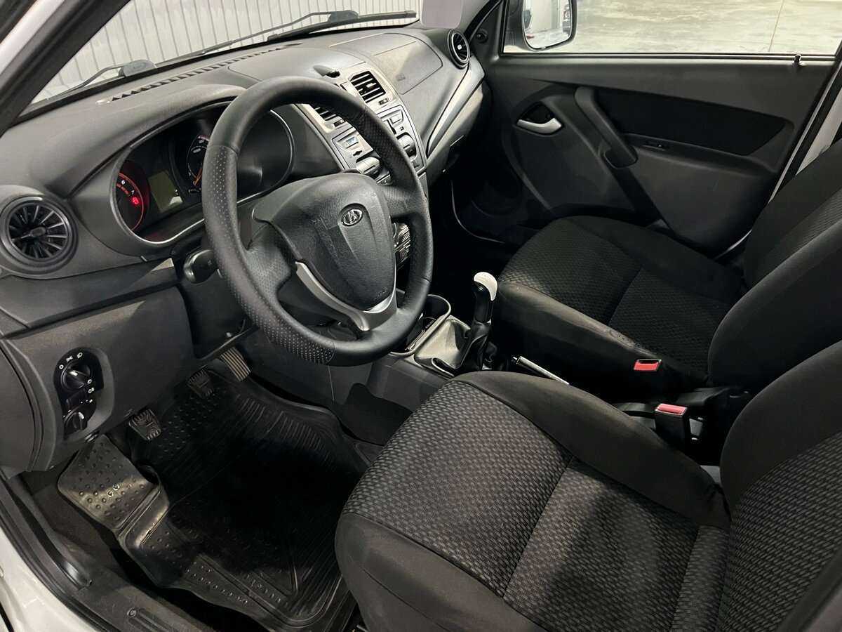 Lada (ВАЗ) Kalina с пробегом — 2015 год. Фото: #9