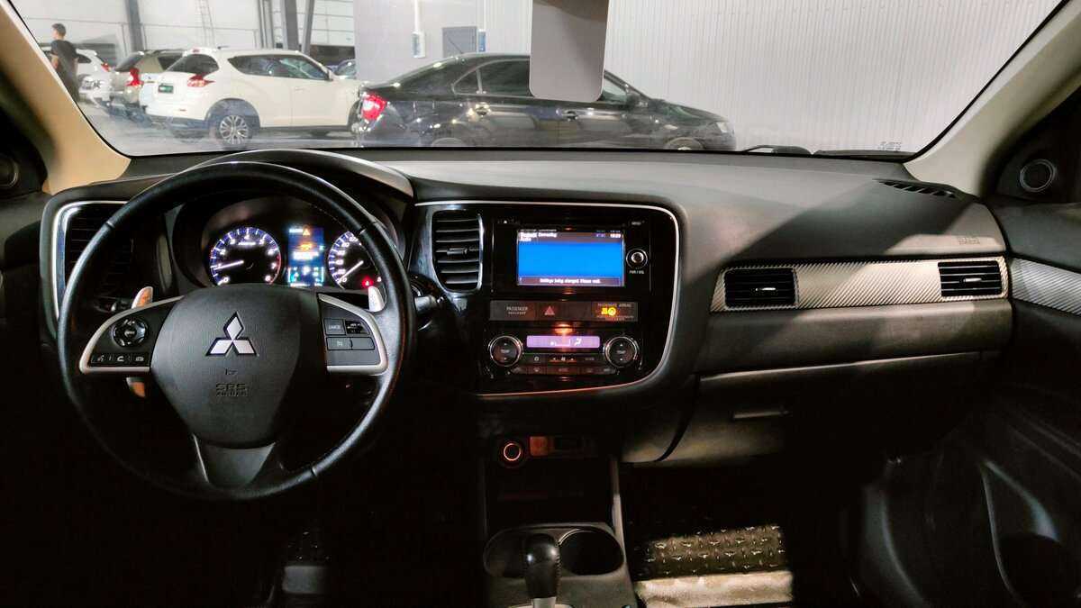 Mitsubishi Outlander с пробегом — 2012 год. Фото: #8