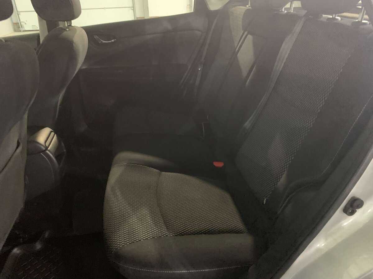 Nissan Tiida с пробегом — 2015 год. Фото: #10