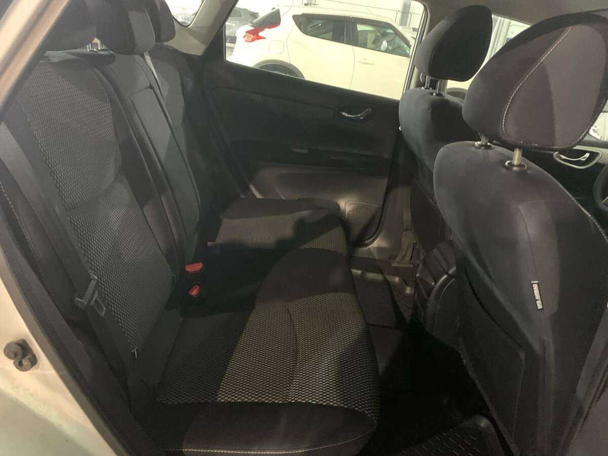 Nissan Tiida с пробегом — 2015 год. Фото: #11