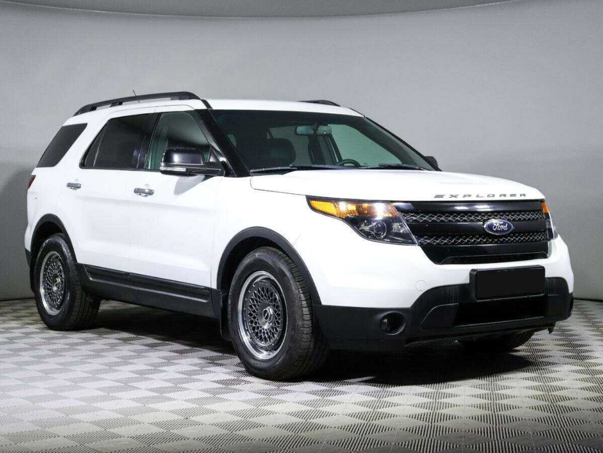 Ford Explorer с пробегом — 2015 год. Фото: #2
