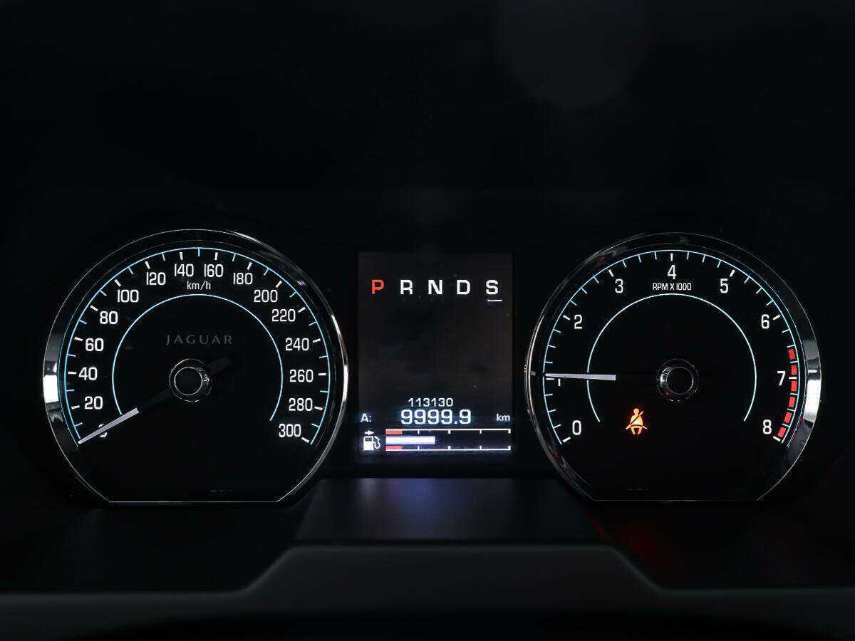 Jaguar XF с пробегом — 2013 год. Фото: #13