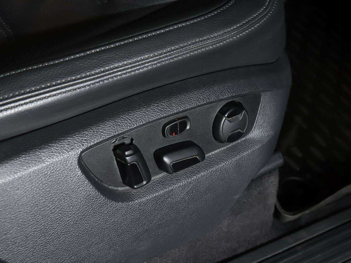 Volkswagen Touareg с пробегом — 2013 год. Фото: #15