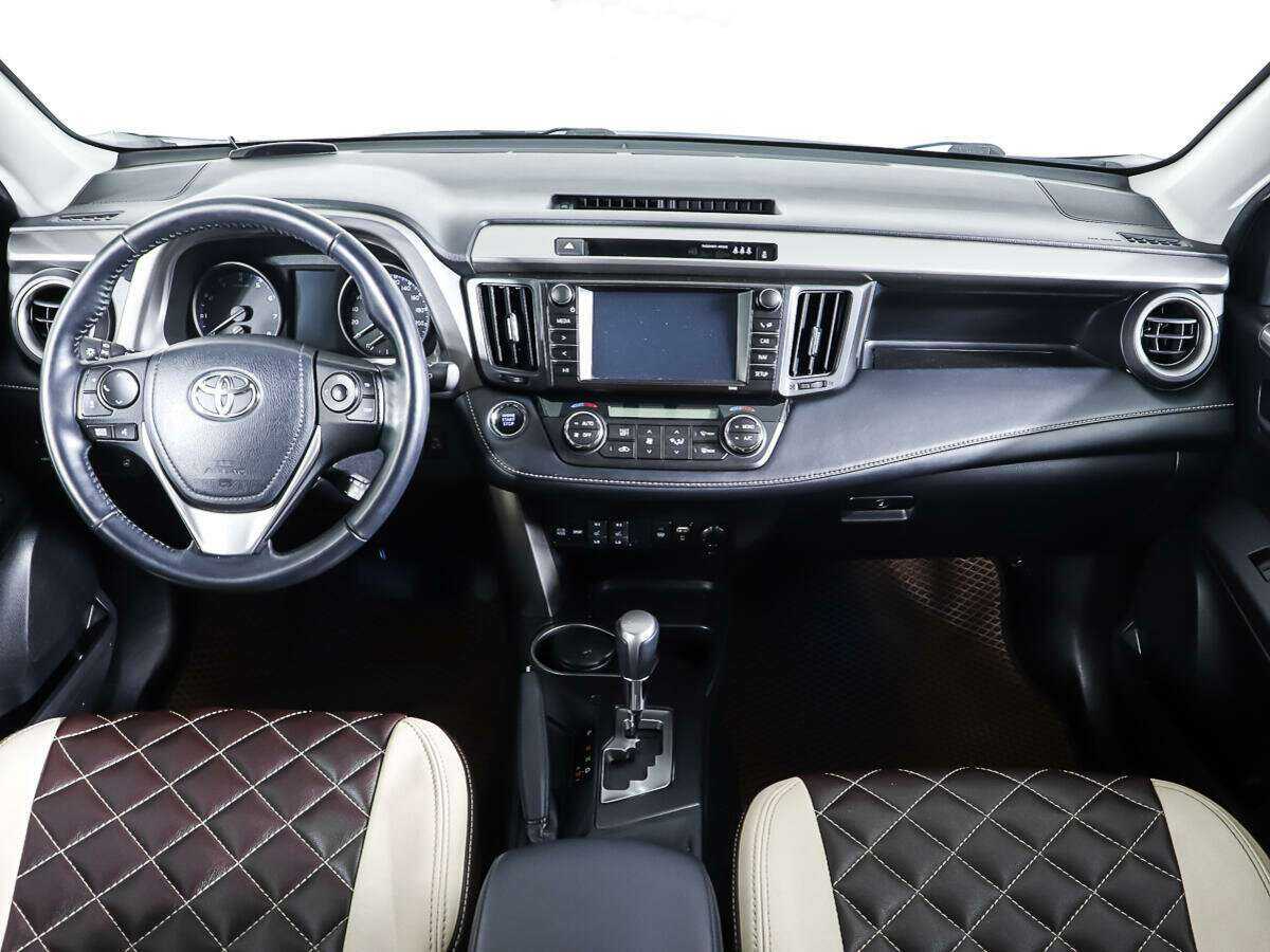 Toyota RAV4 с пробегом — 2018 год. Фото: #10