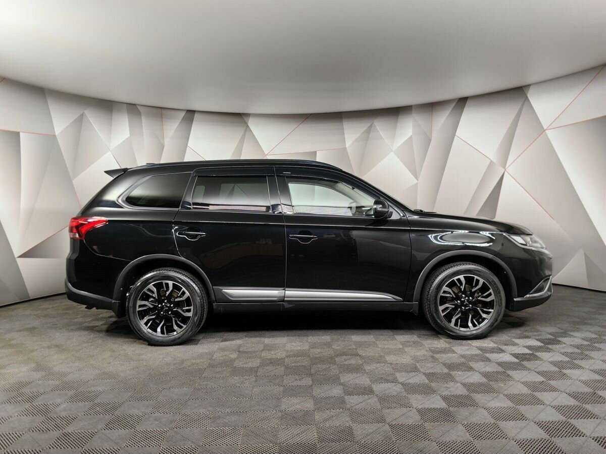Mitsubishi Outlander с пробегом — 2022 год. Фото: #5