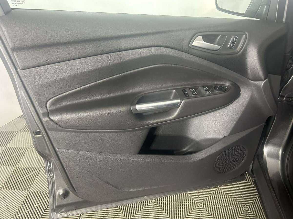 Ford Kuga с пробегом — 2015 год. Фото: #7