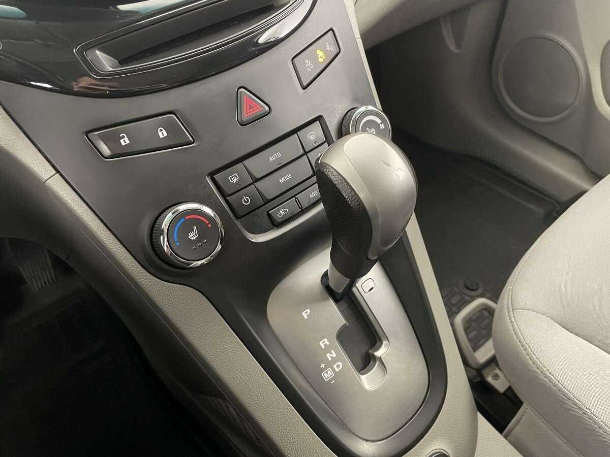 Chevrolet Orlando с пробегом — 2013 год. Фото: #12