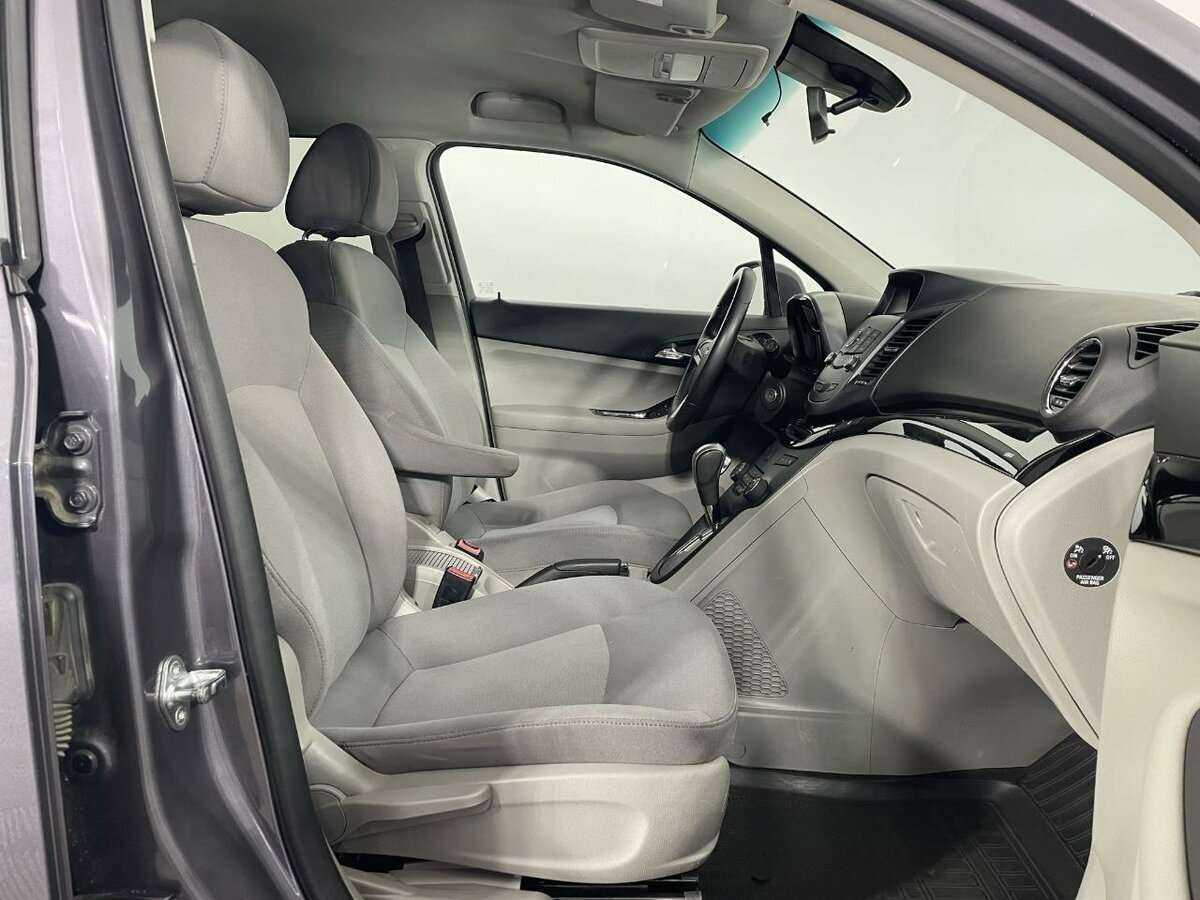 Chevrolet Orlando с пробегом — 2013 год. Фото: #13