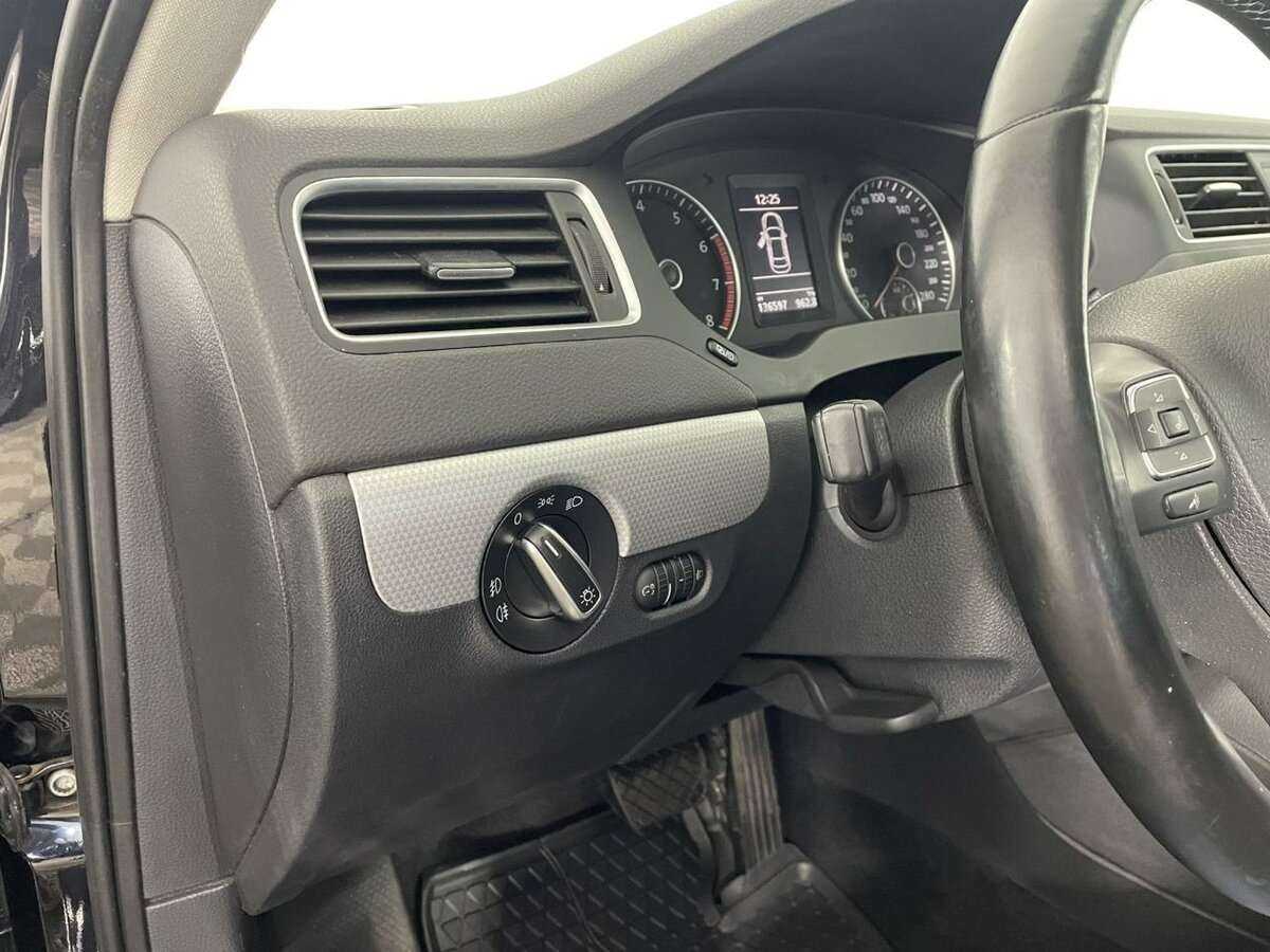 Volkswagen Jetta с пробегом — 2013 год. Фото: #8