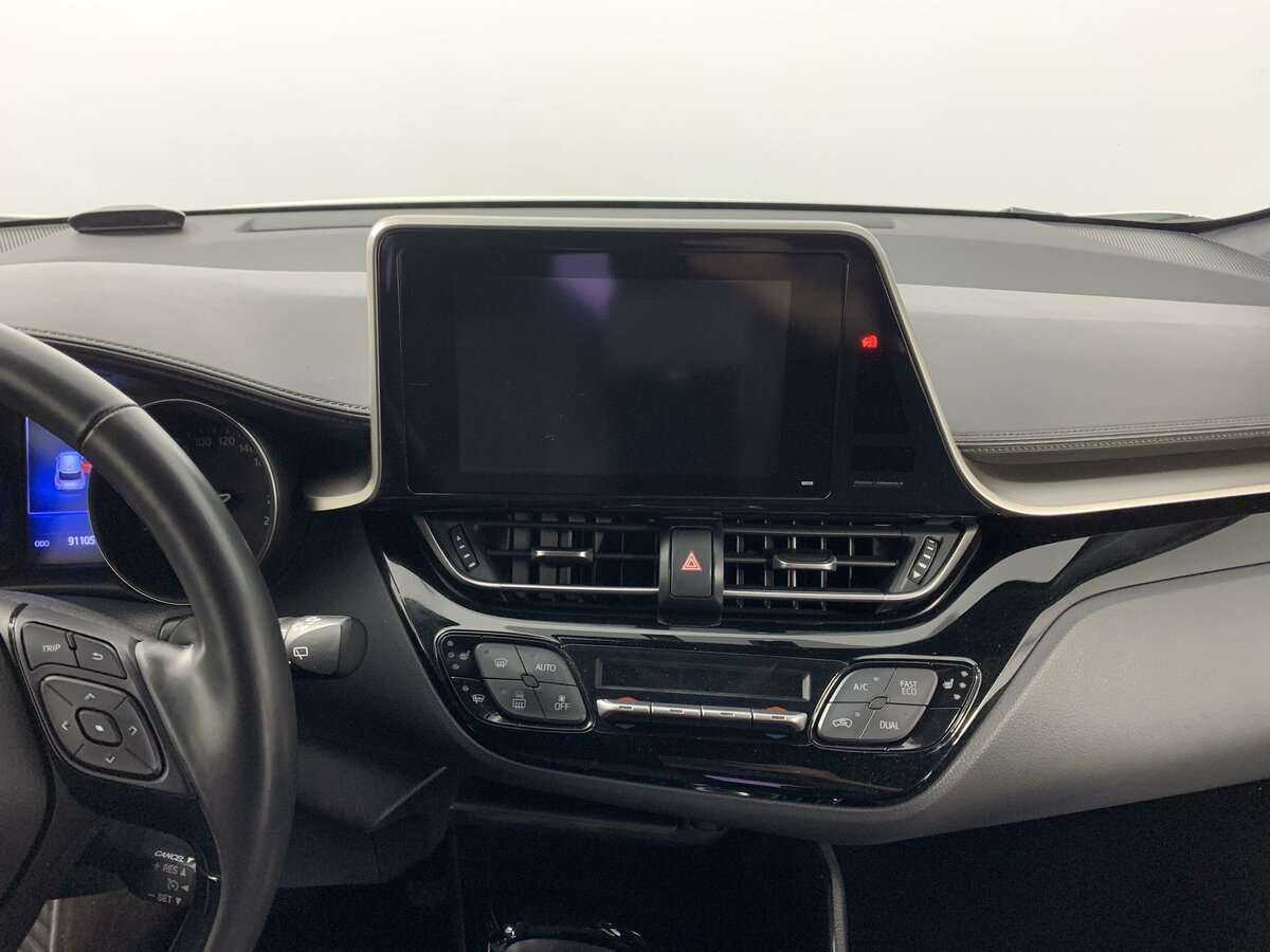 Toyota C-HR с пробегом — 2019 год. Фото: #12